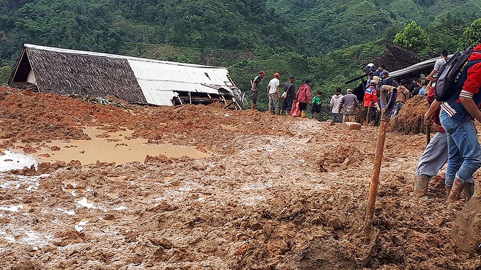 Över 30 döda i skred i Indonesien