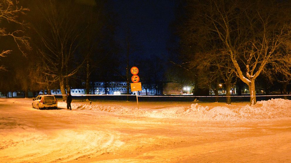 Ett område spärrades av i anslutning till Maserhallen efter skottlossningen i Kvarnsveden i Borlänge, polisen ville dock inte kommentera saken ytterligare i ett tidigt skede.
