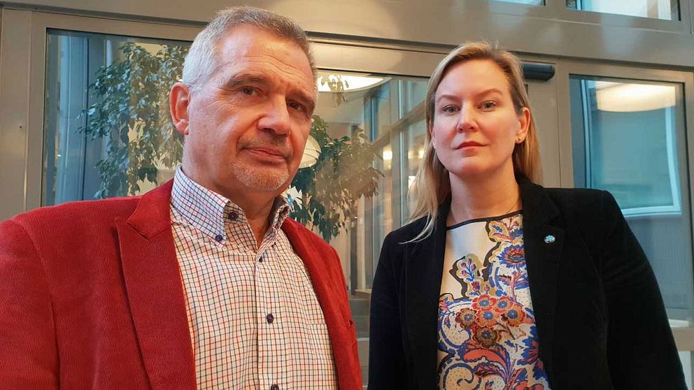 Renaldo Tirone (S) och Cecilia Bladh in Zito (SD) menar att politikerna i Hörby ska mobilisera mot personangrepp och trakasserier.