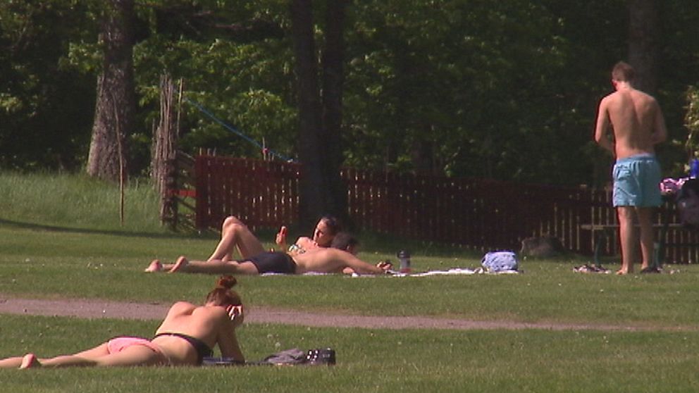 Sommarvärme vid Helgasjön i Evedal, Växjö den 21 maj.