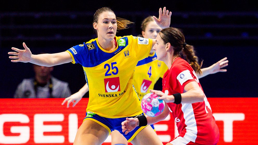 Landslagets Mikaela Mässing under en EM-match mot Polen i december.