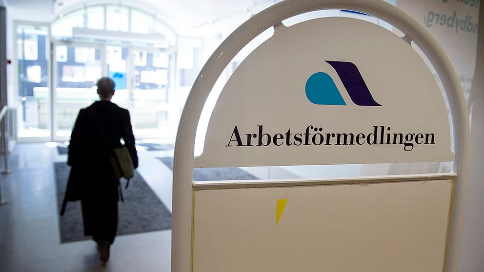 Arbetsförmedlingen varslar 4 500