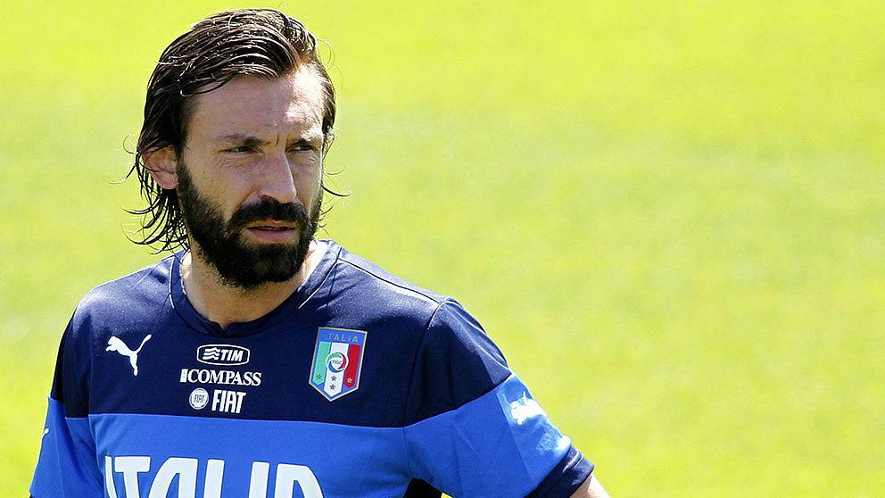 Andrea Pirlo rutinerad italiensk landslagsspelare. Vann VM-guld med Italien i Tyskland 2006.