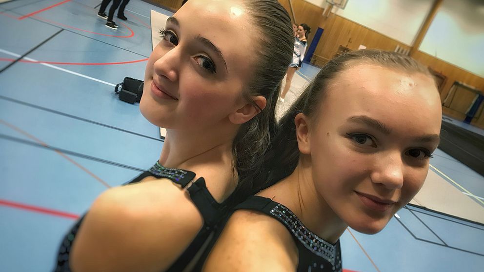 Rebecca Rundberg och Leona Brante kommer snart att åka till Florida och tävla i cheerleading.