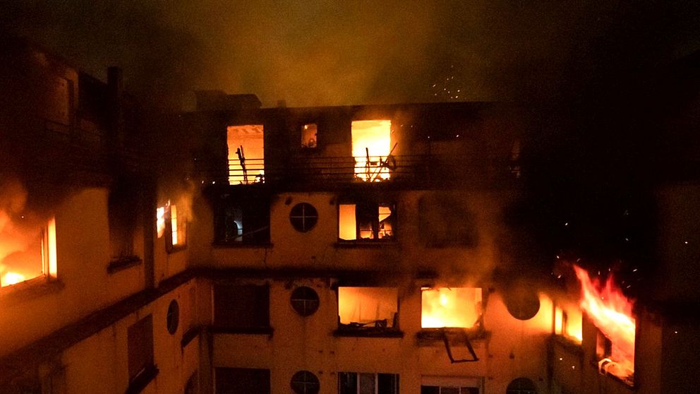 Branden spred sig snabbt till flera lägenheter