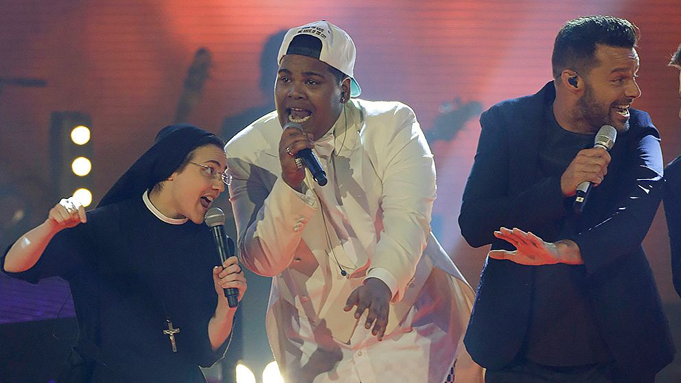 Nunnan Suor Cristina Scuccia vann The Voice of Italy. Här med sångarna Dylan Magon och Ricky Martin.