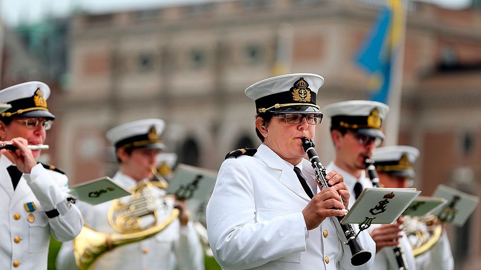 Marinens musikkår spelade när cirka 300 personer som beviljats svenskt medborgarskap under 2013 var inbjudna till riksdagen på fredagsmorgonen på Nationaldagen.