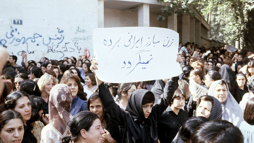 Kvinnor demonstrerar i Teheran 1979.