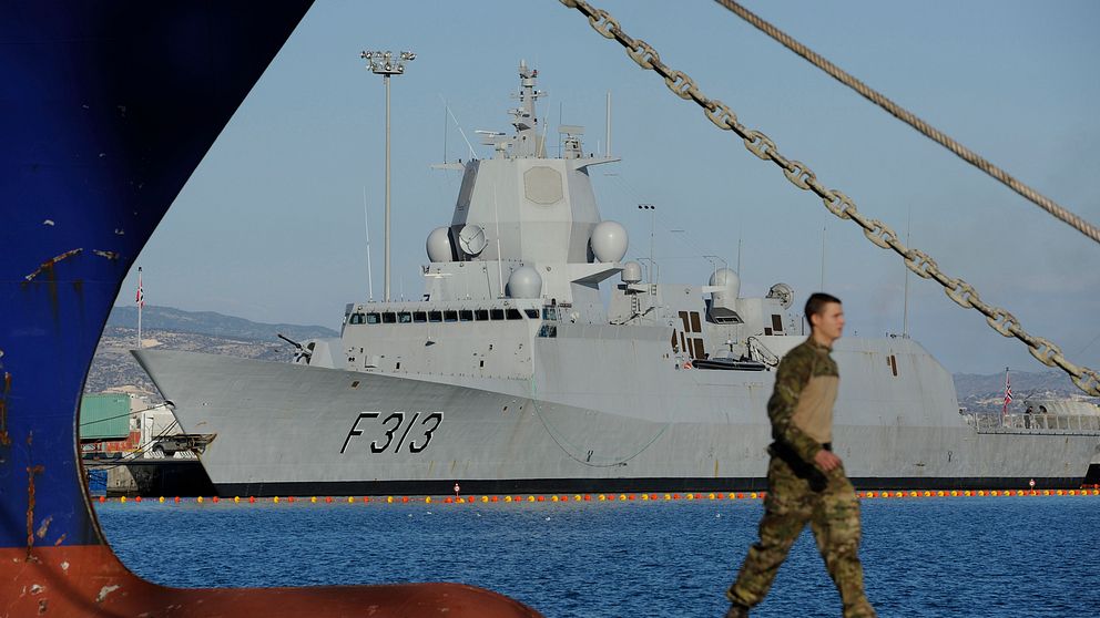 Arkbivbild av norska fregatten Helge Ingstad  i hamn i Limassol i Cypern efter ett uppdrag i Syrien 2013.