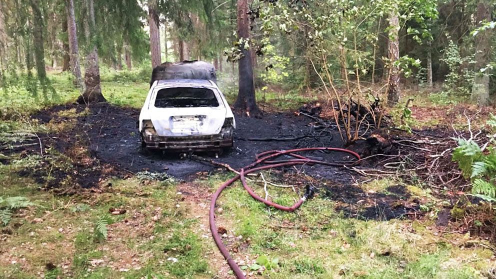 Bilen som mordoffret transporterades i hittades senare utbränd.
