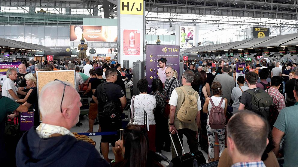 Strandade resenärer på Bangkoks internatiionella flygplats