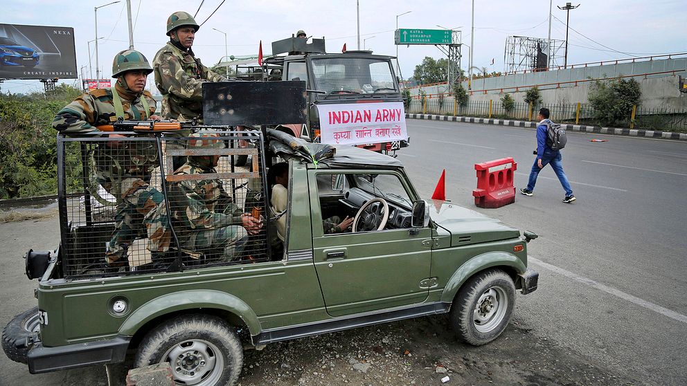 Soldater från indiska armén utposterade i staden Jammu, på gränsen till Pakistan, i den delstaten Jammu och Kashmir i norra Indien
