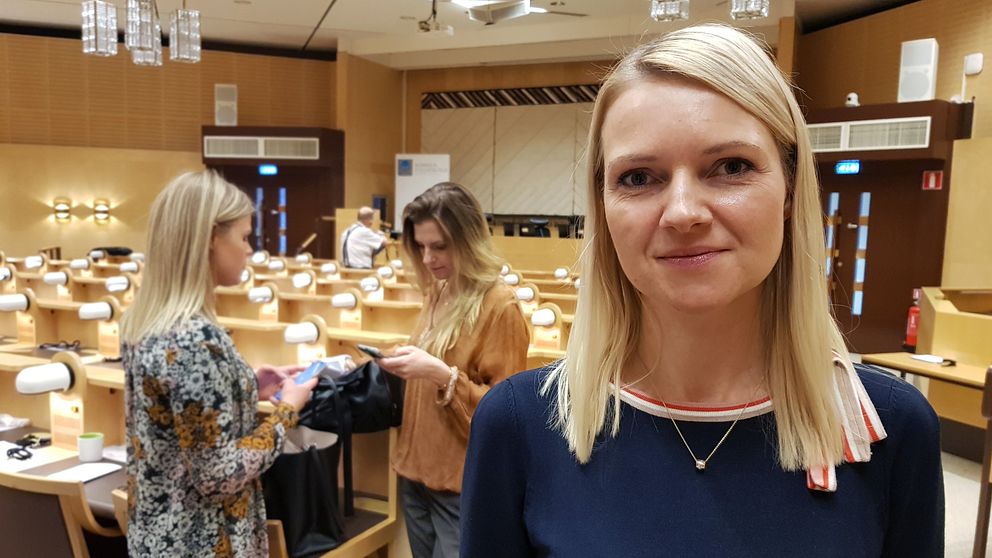 Alicja Kapica, moderat oppositionsråd i Sundsvall är bekymrad över de stora underskotten i kommunen. Åtgärdsplaner borde redan funnits på plats, menar hon, och tycker att utvecklingen visar kommunledningens brist på kontroll