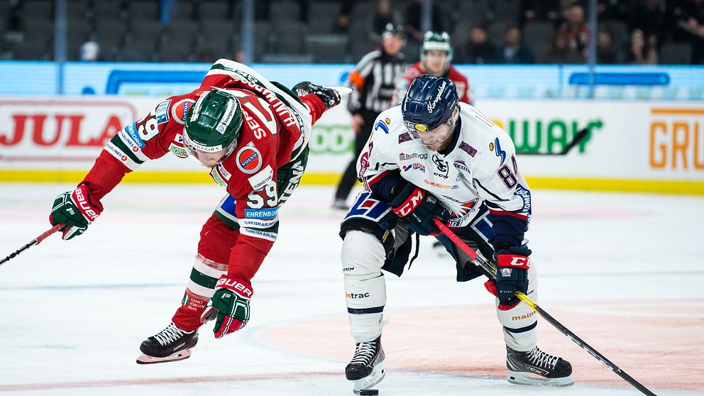 Frölundas Simon Hjalmarsson och Linköpings Jimmy Andersson under ishockeymatchen i SHL mellan Frölunda och Linköping 5 mars 2019 i Göteborg.