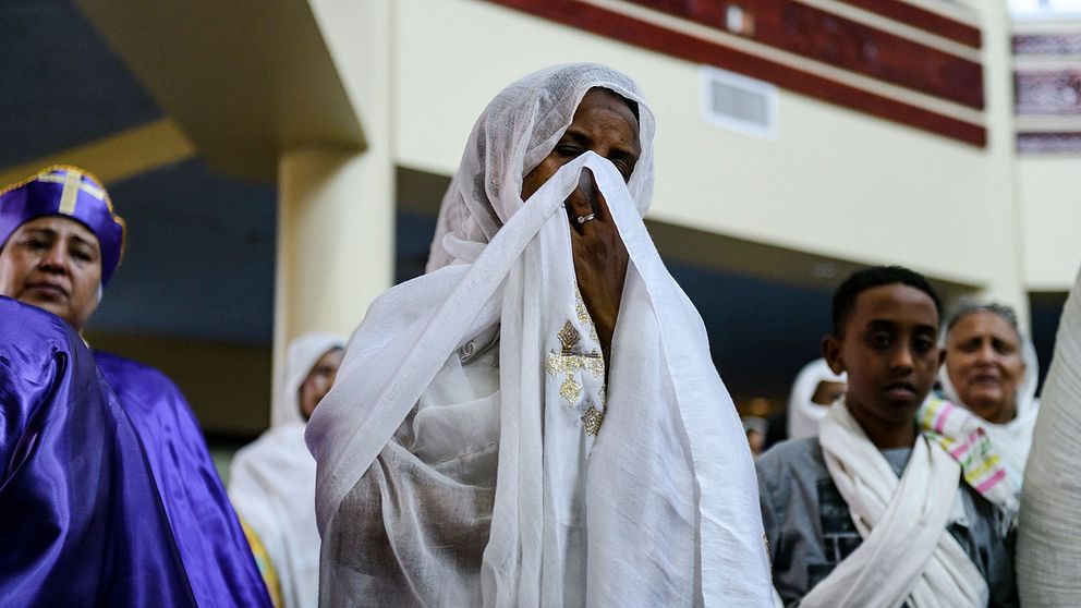 Etiopiska medborgare samlas i en speciell bön för att hedra de 157 offren efter gårdagens flygkrasch.