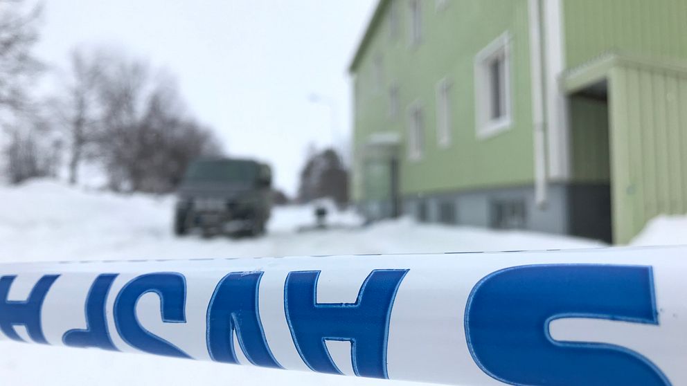 Avspärrningar efter misstänkta mordet i Skelleftehamn.