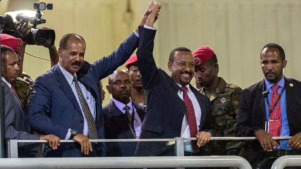 Eritreas president Isaias Afwerki och Etiopiens premiärminister Abyi Ahmed står tillsammans.