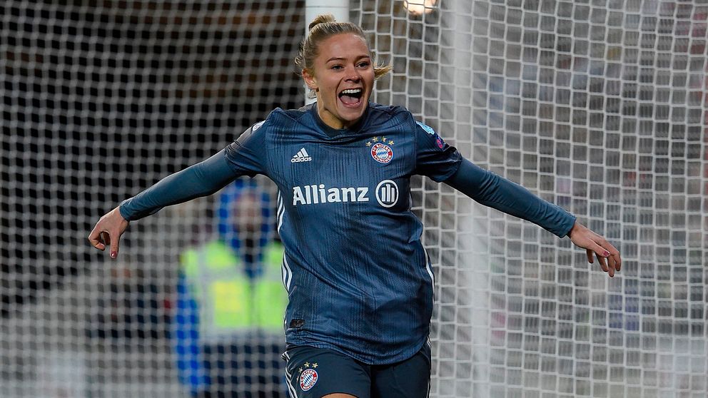 Inhopparen Fridolina Rolfö nätade efter bara en minut på planen i Bayern Münchens Champions League-kvartsfinal mot Slavia Prag.