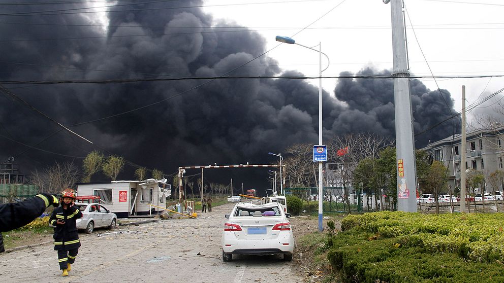 Många har omkommit efter en explosion vid en kemikaliefabrik i östra Kina