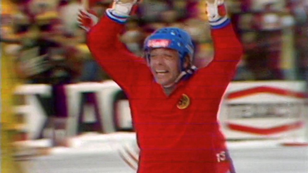 S-O Sandström jublar efter att ha gjort 4-5-målet i SM-finalen mot Ljusdal 1973.
