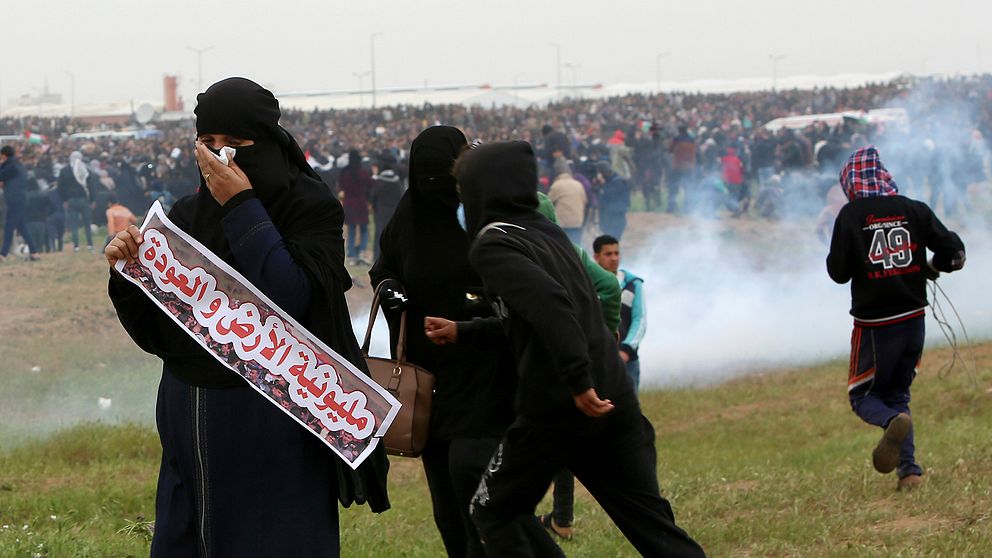 Tiotusentals palestinier protesterade under årsdagen för gränsdemonstrationerna.