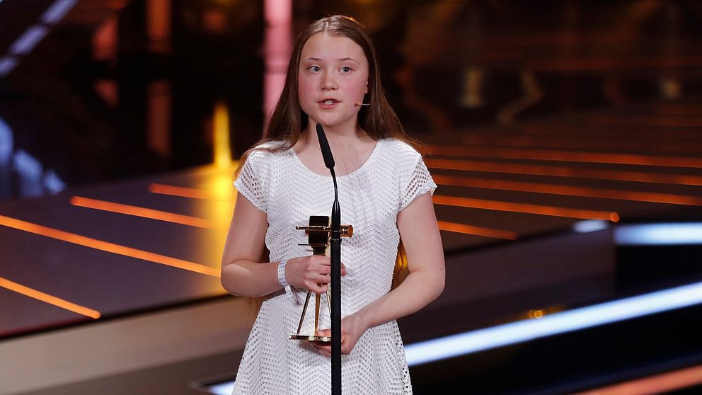 16-årige klimataktivisten Greta Thunberg tar emot ”Guldkamera” i Berlin.