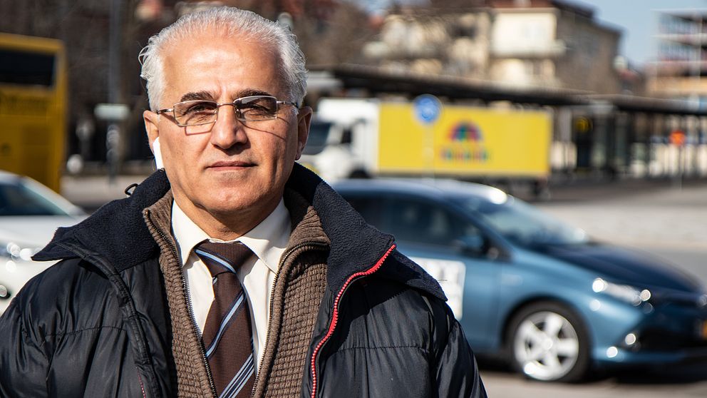 Ali Hosseini är inte nöjd med taxikön vid Resecentrum. Han har ett förslag på hur den kan göras bättre.