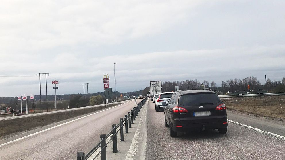 Bilkö i höjd med Västerleden utanför Eskilstuna.