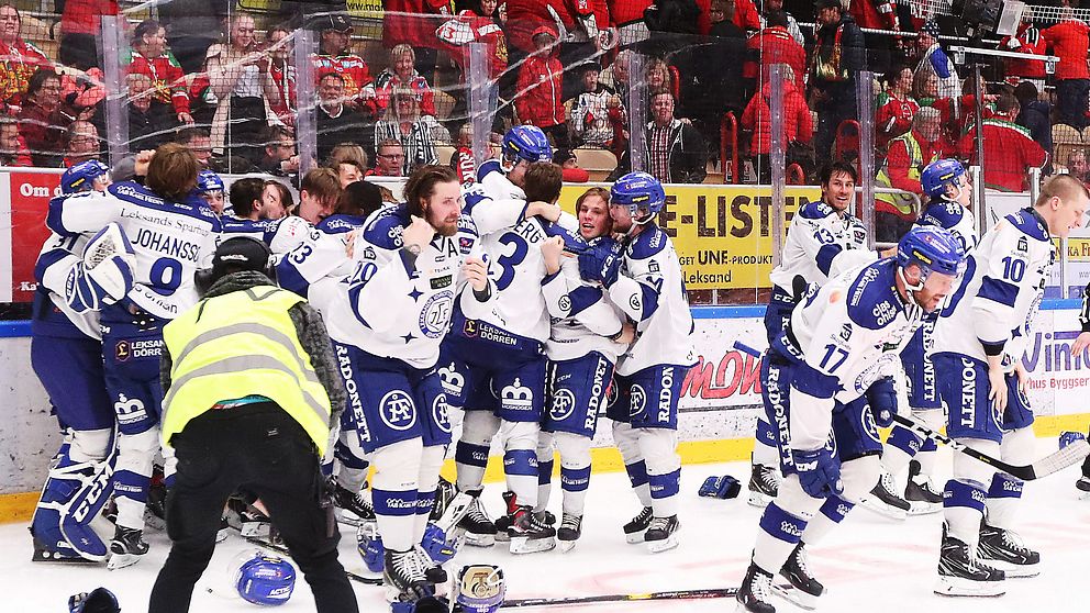 Leksand jublar efter att ha säkrat SHL-platsen.