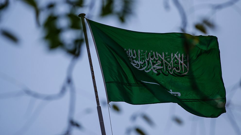 Saudiarabiens flagga vajar.