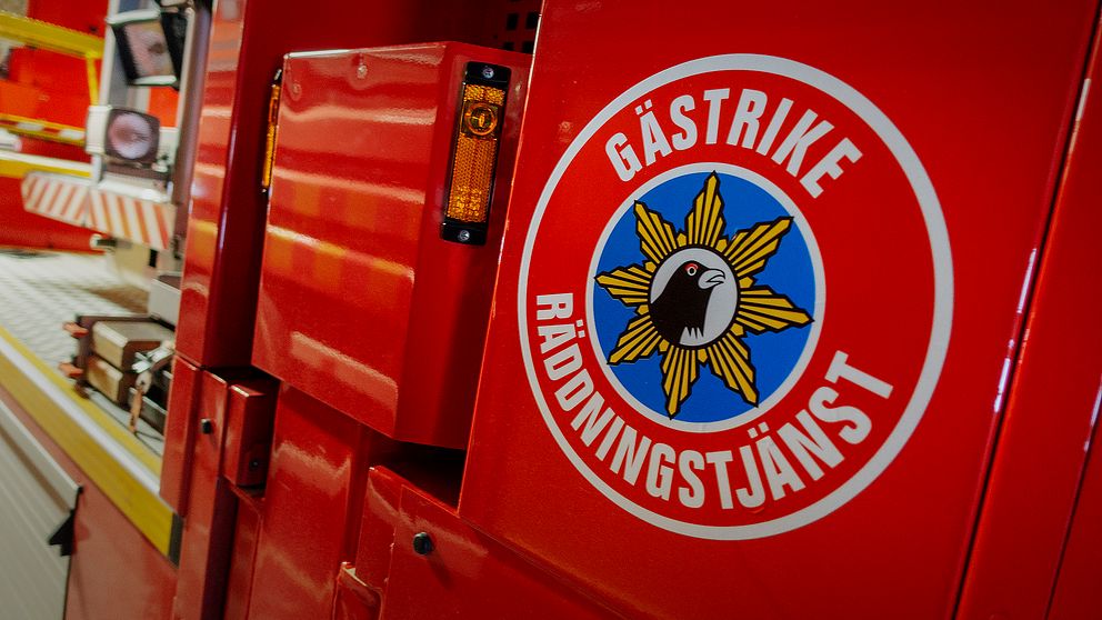 Gästrike räddningstjänsts logotyp på en brandbil.