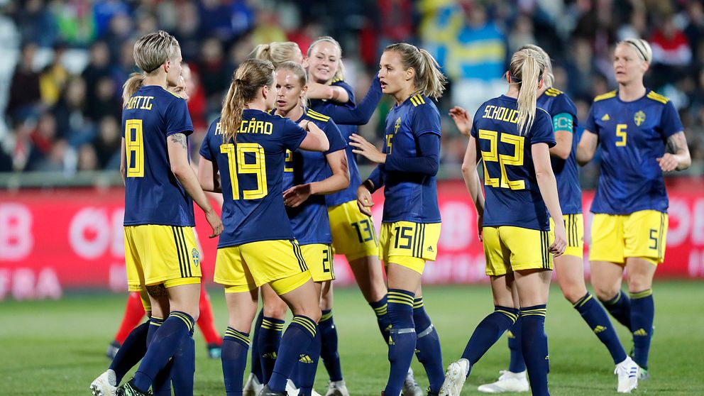 Sverige jublar efter Sofia Jakobssons ledningsmål.