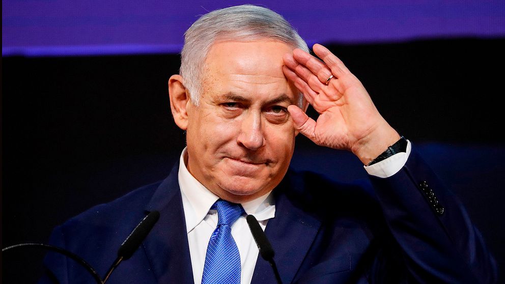 Israels sittande premiärminister Benjamin Netanyahu ser ut att få påbörja en femte mandatperiod, efter att motståndaren erkänt sig besegrad.