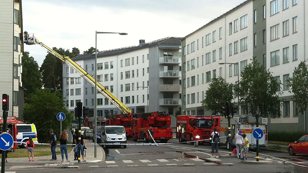 Brand i flerfamiljshus i Fruängen.