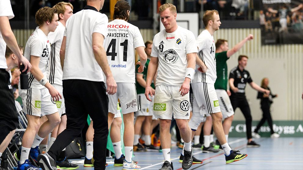 AIK:s Adam Tumba deppar efter kvalmatchen mot Varberg i tisdags.