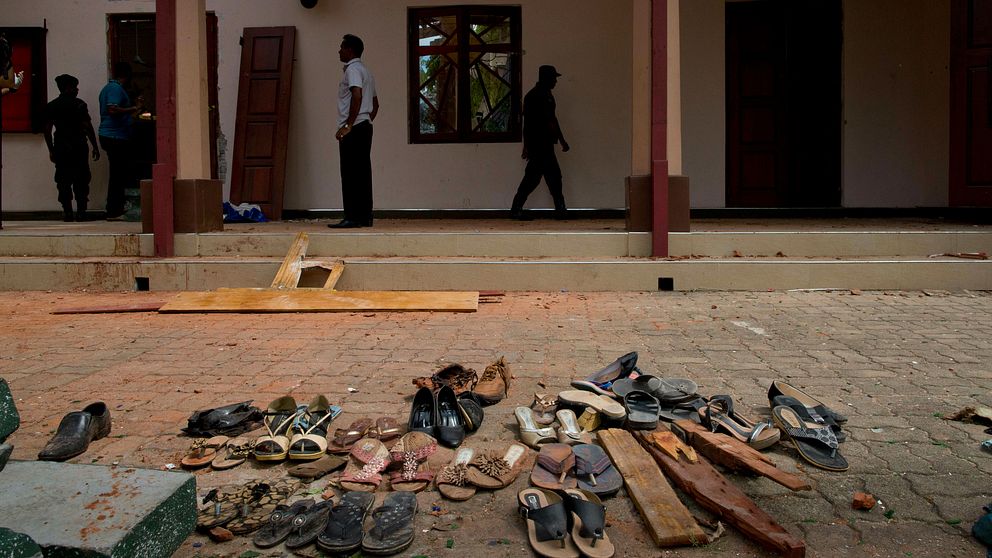 Skor som tillhör några av de som miste livet vid självmordsbombningen som inträffade vid St. Sebastian Church i Negombo, Sri Lanka.