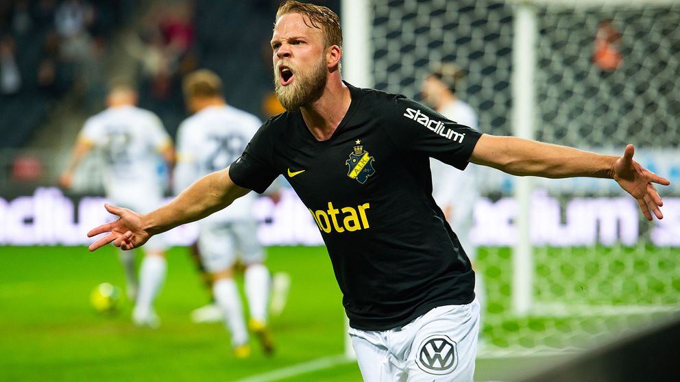 Daniel Sundgren firar vad som blev AIK:s segermål (1-0) hemma mot Häcken.