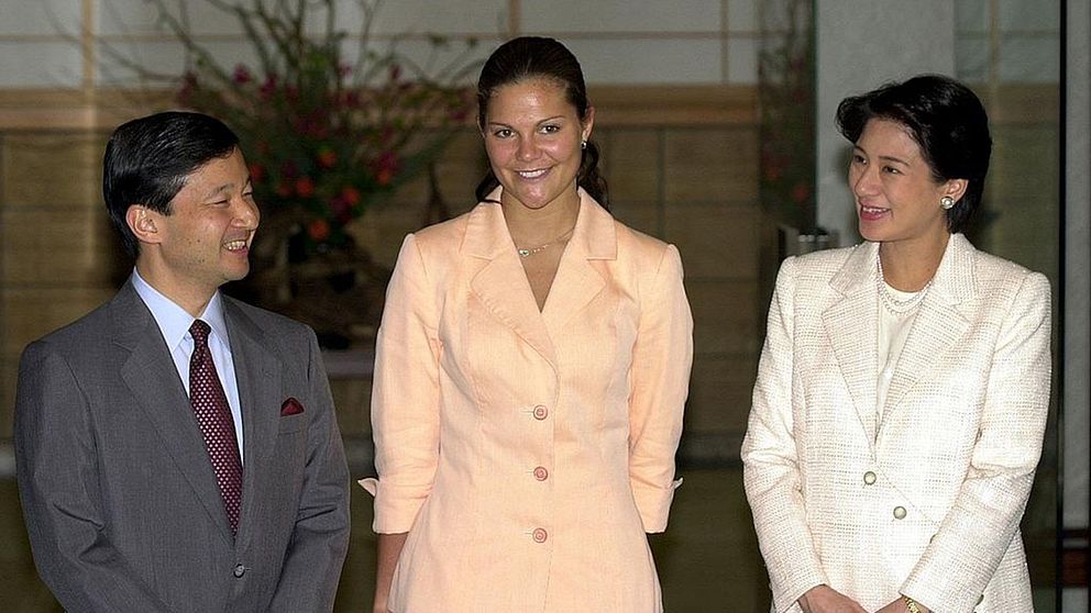 Kronprinsessan Victoria togs emot av det blivande kejsarparet Naruhito och Masako i Tokyo i oktober 2001.