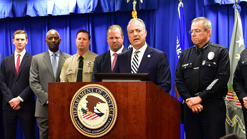 Nick Hanna, federal åklagare i Kalifornien, under presskonferens där han informerade om den misstänkte terroristen.
