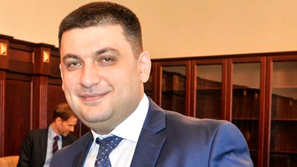 Volodymyr Hrojsman har utsetts till tillförordnad premiärminister i Ukraina.