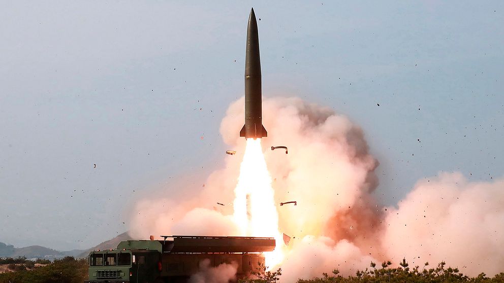 Bild från Nordkoreas regering som visar test av vapensystem i landet den 4 maj.