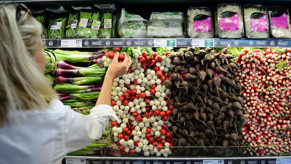 Grönsaker till salu i ekologisk matbutik i Stockholm.
