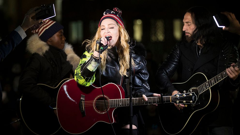 Det är nu bekräftat att Madonna kommer uppträda under lördagens final av Eurovision song contest.