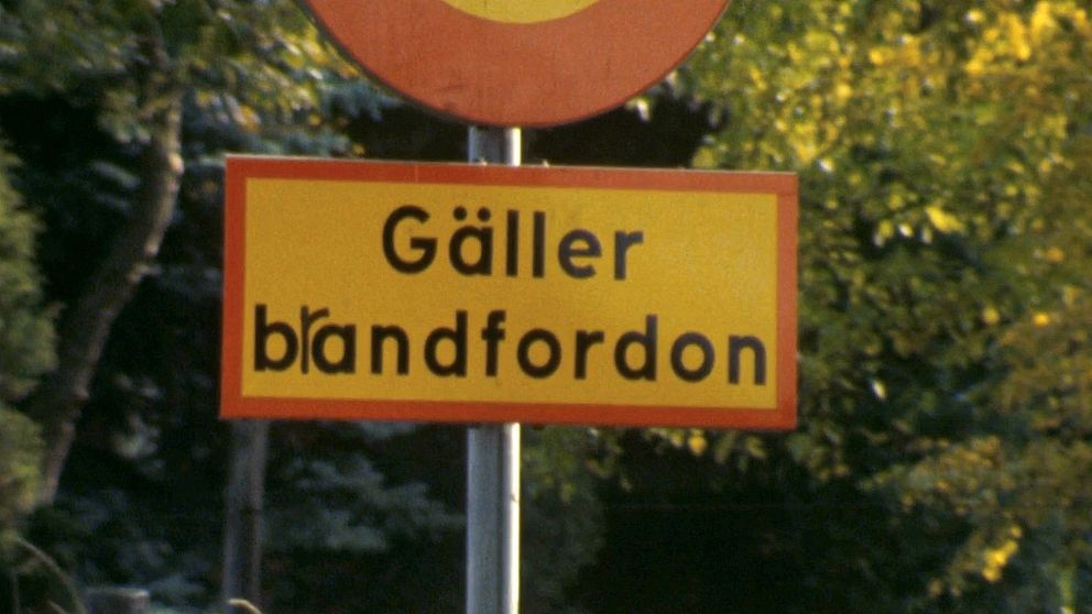 Förbudsskylt ”Gäller bandfordon” ändrad till ”Gäller brandfordon”.