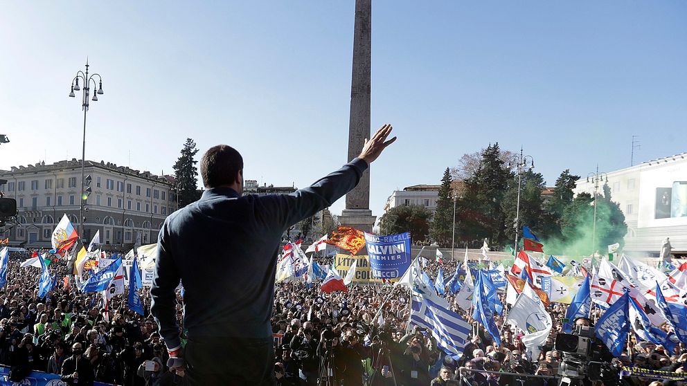 Matteo Salvini talar inför anhängare i Italiens huvudstad Rom.