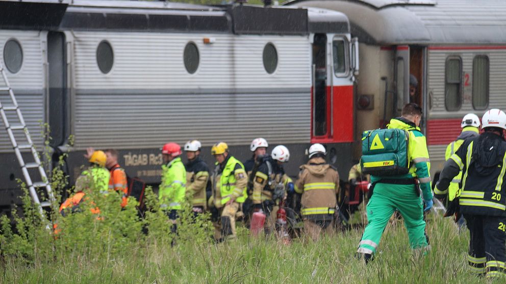 Tågbrand i Lödöse. Ambulans räddningstjänst på plats