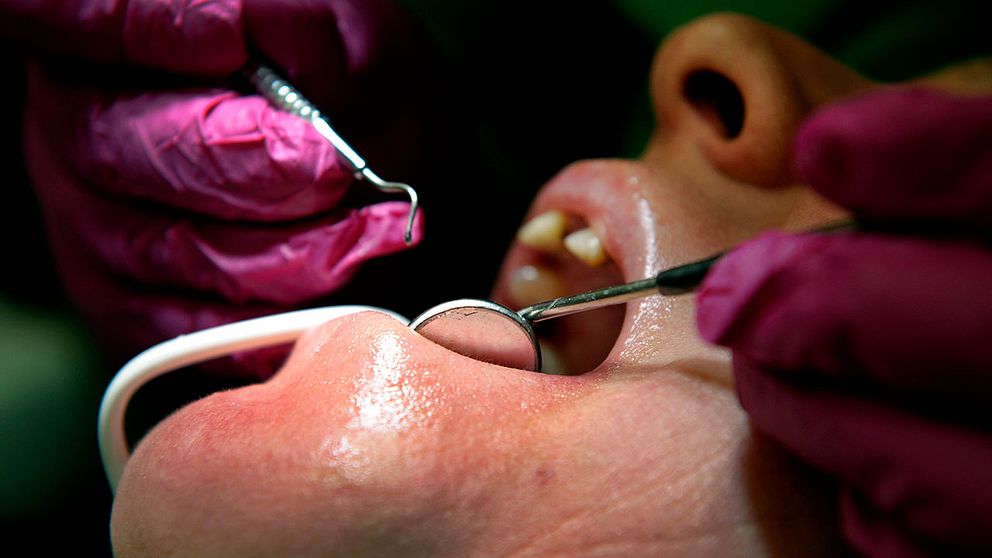 En patient behandlas hos en tandläkare