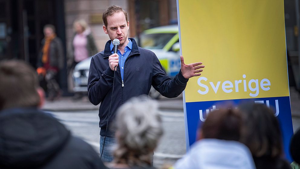 Gustav Kasselstrand från Alternativ för Sverige vid ett EU-valmöte i Helsingborg