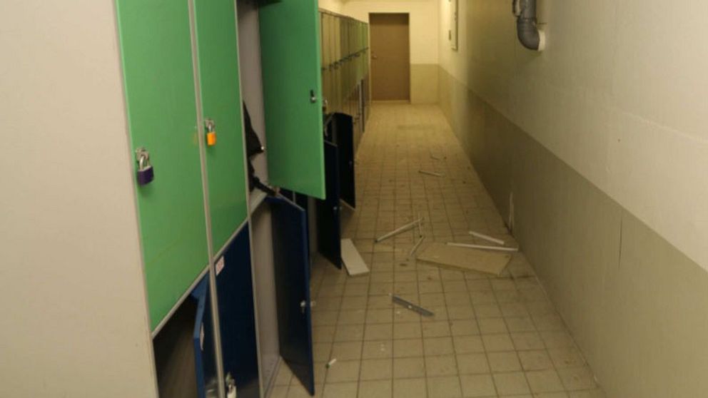 I korridoren där rörbomberna sprängdes.