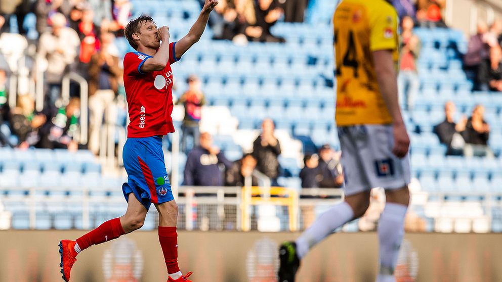 Helsingborgs Andri Bjarnason efter 1-1-målet i matchen mot Falkenberg.